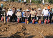 Kapolri Tegaskan Komitmen Polri Dukung Ketahanan Pangan Lewat Penanaman Jagung Serentak di Grobogan