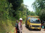 Tim SAR Sat  Brimob Polda Jabar Cek Lokasi Longsor di Tanjung Medar Kab. Sumedang