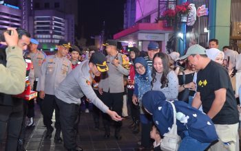 Kapolrestabes Bandung Pimpin Gatur Lalin dan Patroli Dialogis Antisipasi Libur Panjang
