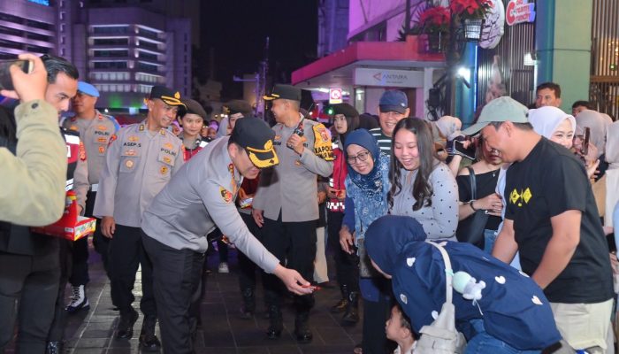 Kapolrestabes Bandung Pimpin Gatur Lalin dan Patroli Dialogis Antisipasi Libur Panjang