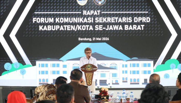 Buka Forum Komunikasi Sekretaris DPRD Kabupaten dan Kota se-Jawa Barat, Buky Wibawa Minta Peran Serta Sinergitas Sekretariat DPRD Diperkuat