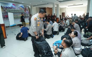 Polda Jabar Siapkan Perlengkapan Memadai, Utamakan Keselamatan Pendaki Dalam Aksi Bakti Lingkungan Di Gunung Gede Pangrango