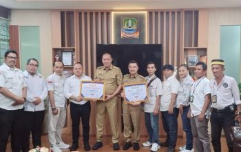 Panitia HPN Bekasi Raya 2026 Serahkan Penghargaan dan Laporan Kegiatan kepada Pemkot Bekasi