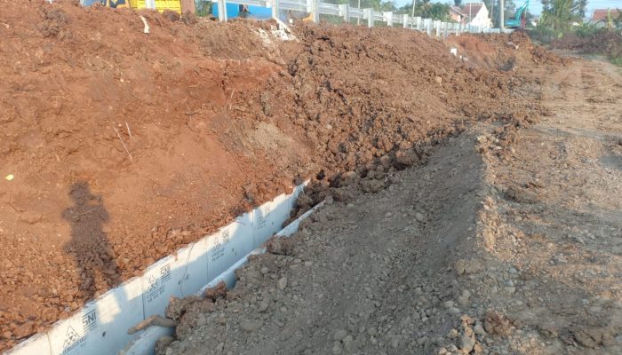 Jalan Usaha Tani Desa Padaasih Terputus, Warga Desak PT VinFast Beri Solusi