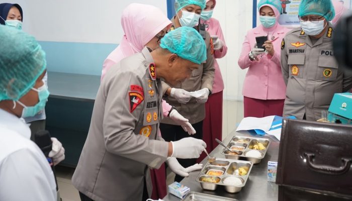 Kapolda Jabar Apresiasi Relawan SPPG Polres Garut dalam Program Pemenuhan Gizi Masyarakat