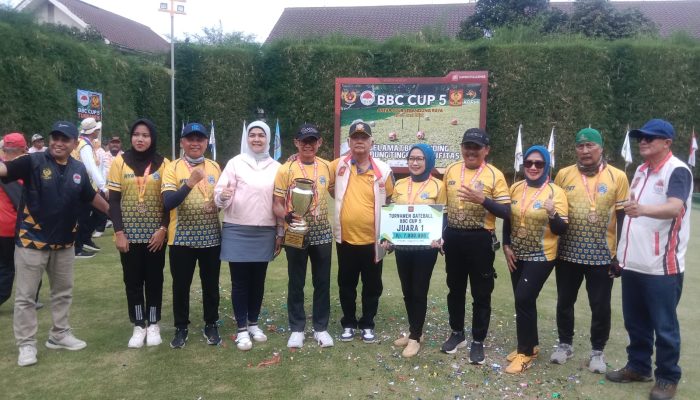 Mugi Sudjana dan Ketua PERGATSI Kota Bandung Tutup Turnamen Gateball BBC Cup ke-5, Tim GB 5-A Raih Juara