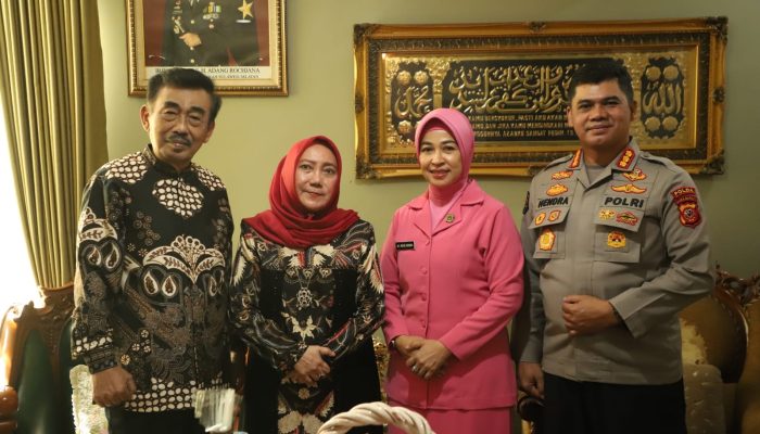 Sambut Hari Bhayangkara ke-80, Polda Jabar Gelar Anjangsana ke Purnawirawan Irjen Pol Adang Rochyana