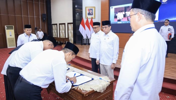 Lantik 10 Pejabat, Menaker Tekankan Penguatan K3 dan Tata Kelola yang Akuntabel