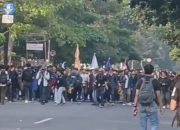 Ribuan Mahasiswa Bandung Raya Gelar Aksi di DPRD Jabar, Sampaikan Tujuh Tuntutan kepada Pemerintah