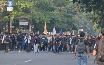 Ribuan Mahasiswa Bandung Raya Gelar Aksi di DPRD Jabar, Sampaikan Tujuh Tuntutan kepada Pemerintah