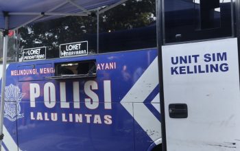 Polda Jabar Hadirkan Layanan SIM Keliling di CFD Dago, Wakapolda Sapa Warga