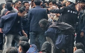 Mahasiswa Bandung Raya Gelar Aksi di DPRD Jabar, Sampaikan Enam Tuntutan kepada Pemerintah