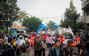 Bandung Kondusif Pasca Kerusuhan Dago, Belasan Anggota Polisi Alami Luka – Luka