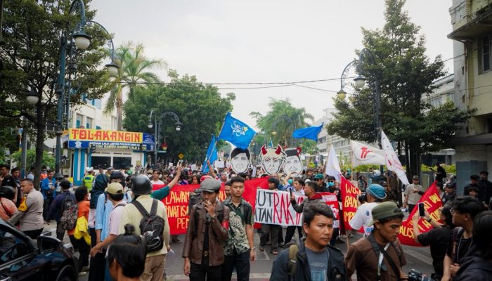 Bandung Kondusif Pasca Kerusuhan Dago, Belasan Anggota Polisi Alami Luka – Luka